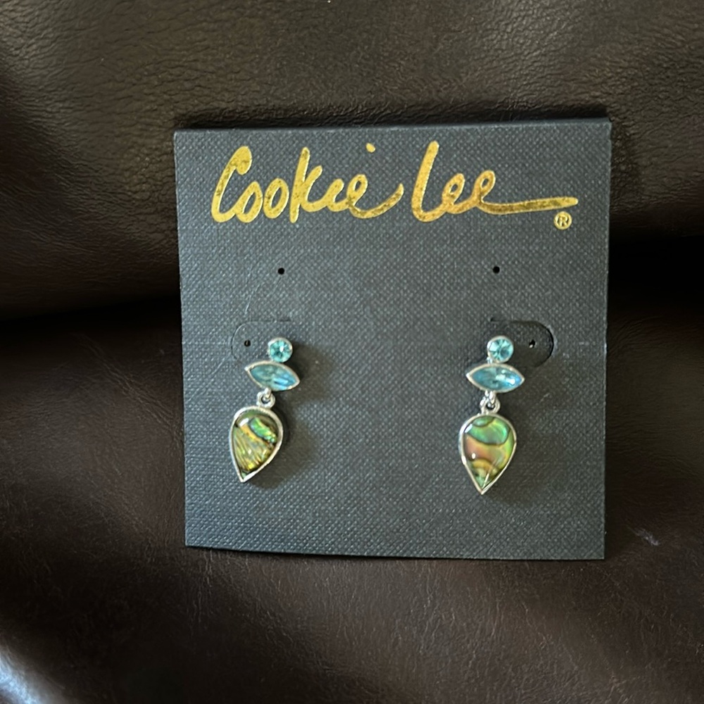 🌞3/$20 NWT Cookie Lee Faux Silver Abalone Pierced Earrings